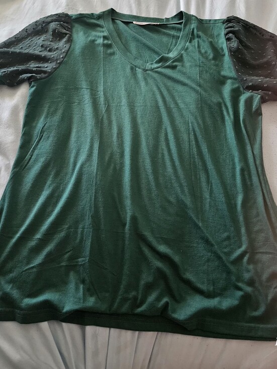 Tops - 2 FOR $25🆕️Green V‑Neck Top with Sheer Puff Dot Sleeves